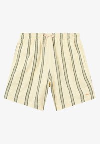 Short beige clair avec rayures verticales noires, taille élastique, cordon de serrage, poches latérales et petite broderie de logo près de l'ourlet.