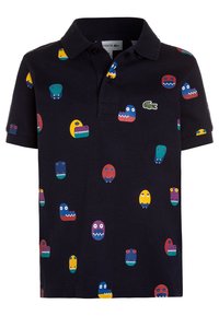 Kortärmad pikétröja i marinblått bomull, med färgglada monstertryck, en placket med tre knappar och grön logotyp-detalj på bröstet.