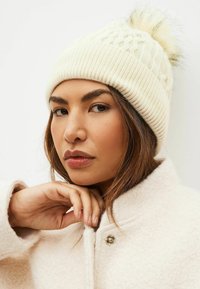 Next Bonnet - cream