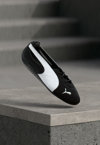 Επιλέχθηκε, black/white