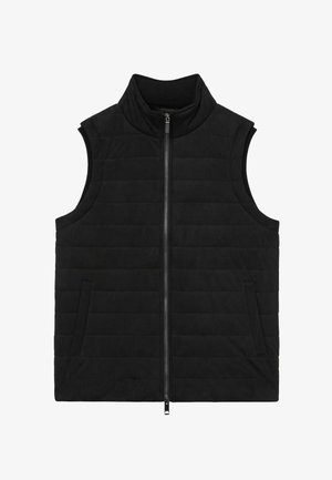 Fekete, bélelt, ujjatlan mellény magas gallérral, elöl cipzárral és két oldalzsebbel, fehér háttéren laposan elhelyezve.