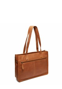 Borsa tote in pelle tan con manici lunghi, forma rettangolare, tasca con zip anteriore, texture liscia, dettagli di cucitura minimi.