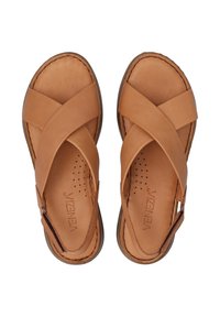 Braune Leder-Sandalen mit überkreuzten Riemen, offenem Zehenbereich, durchbrochener Innensohle und Steppdetails an den Kanten.