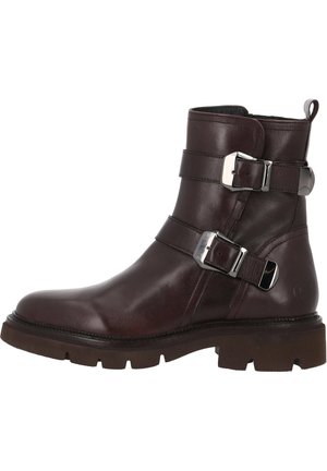 Bruine leren enkelboot met twee zilveren gespbanden, ronde neus en gestructureerde rubberen zool. Heeft een aantrektab aan de hiel.