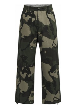 Pantaloni cu tiv larg, cu un model de camuflaj în nuanțe de verde închis și gri, având un elastic la talie și închidere cu nasture.