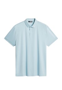 Ljusblå pikétröja i slät väv, med standardkrage, tre knappar och en logotyp tryckt på ärmen.