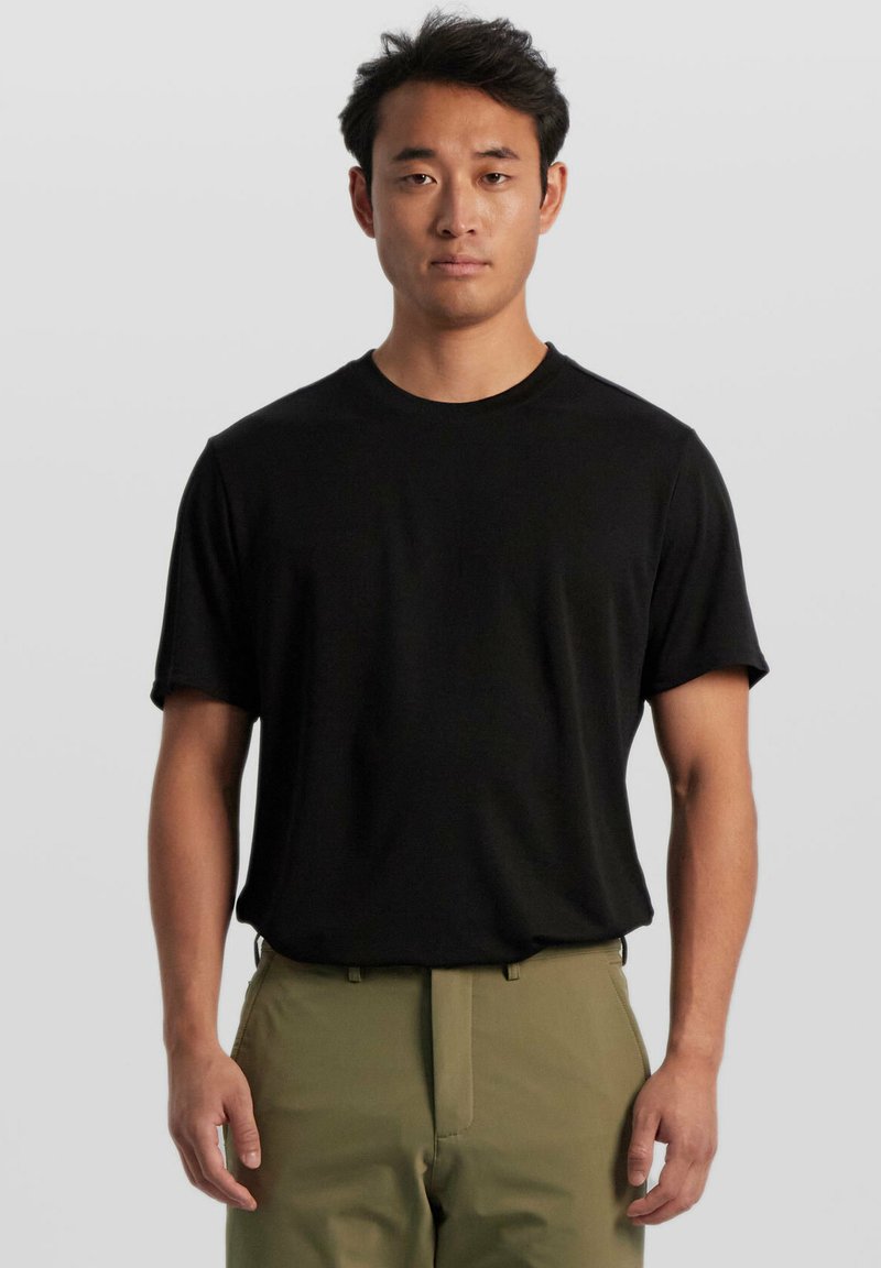 Sepiia NON IRON STAIN REPELLENT - Basic T-shirt - black - Zalando.de