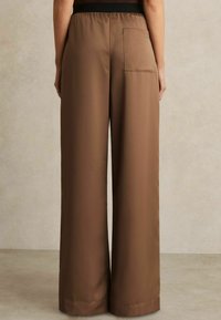 Reiss ELSIE WIDE LEG ELASTIC WAIST - Nohavice - taupe neutral