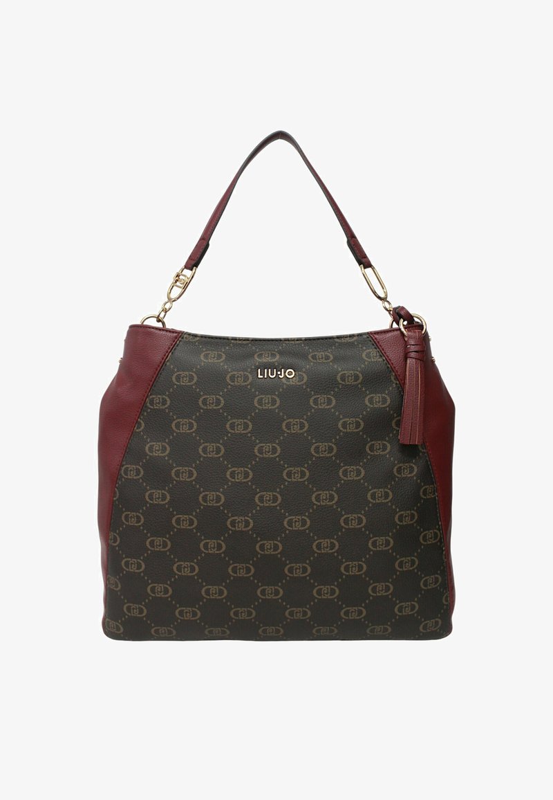 Borsa a mano marrone e bordeaux in pelle texturizzata, con motivo a logo ripetuto e dettagli in metallo dorato. Inclusa nappina staccabile.