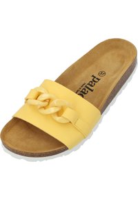 Gelbe Rutschsandale mit glänzendem Kettenakzent, weichem Wildlederfußbett und konturiertem Außensohle. Korkzwischensohle sorgt für Unterstützung.