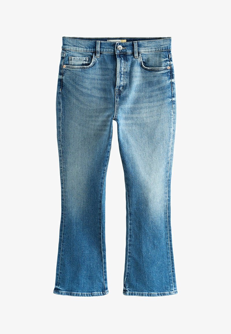 Világoskék farmernadrág enyhe kifakulással, egyenes szárú szabás, gombos és cipzáras záródás, valamint ötlovas zsebes kialakítás.