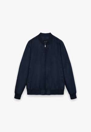 Marineblaue Bomberjacke aus glattem Stoff mit durchgehendem Reißverschluss, geripptem Kragen und Bündchen sowie Seitentaschen. Minimalistisches Design mit klaren Linien.