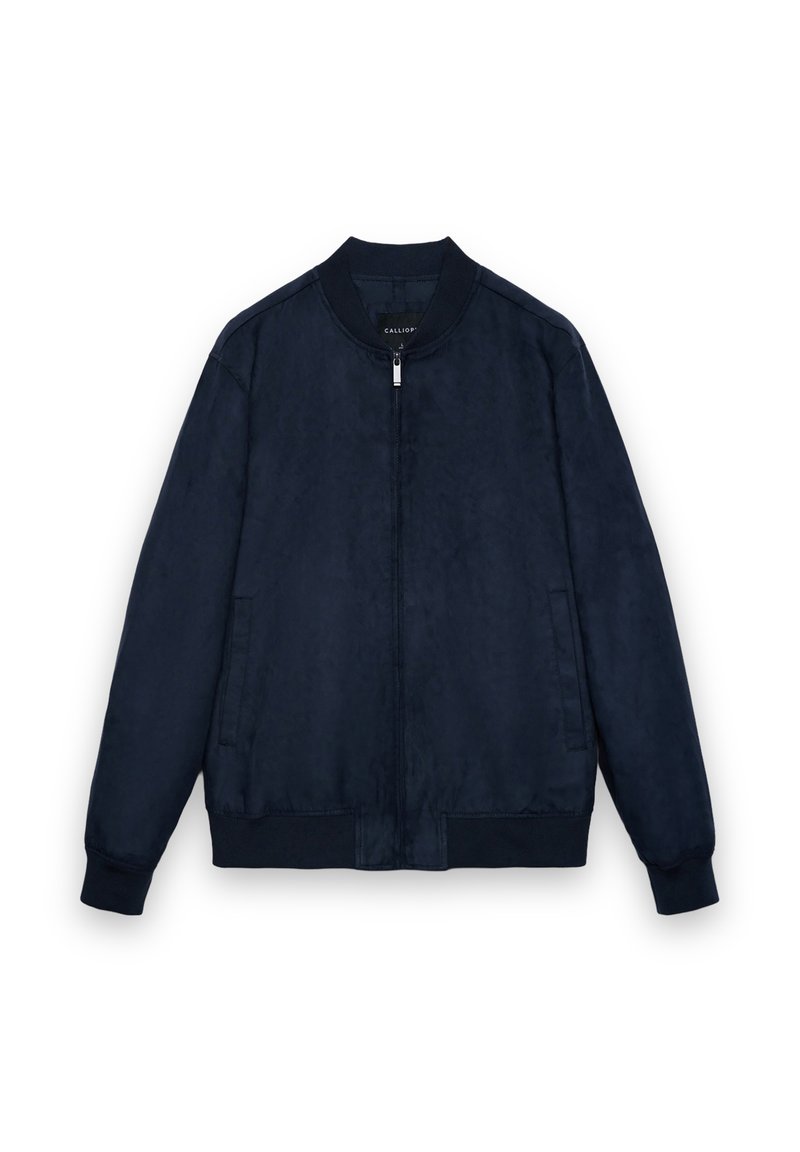 Marineblaue Bomberjacke aus glattem Stoff mit durchgehendem Reißverschluss, geripptem Kragen und Bündchen sowie Seitentaschen. Minimalistisches Design mit klaren Linien.