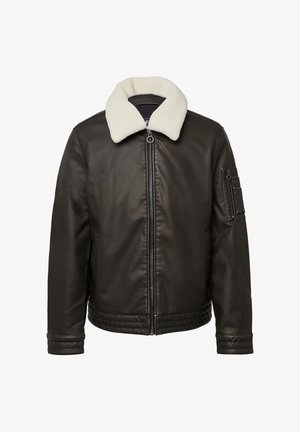 Rudas odinė striukė su balta avikailio apykakle, užtrauktuku, ir šonine kišenė su aptemptu dangteliu kairiajame rankovėje. Textūruota apdaila.