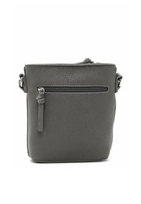 Borsa a tracolla in ecopelle grigia con texture, dotata di una tasca con zip anteriore e una tracolla regolabile, caratterizzata da un design minimalista e forma quadrata.