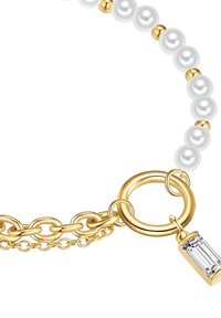 Auksinė grandinėlė su baltais perlais, apvalus užsegimas ir stačiakampis kristalo pakabukas. Lygi tekstūra ir blizgus paviršius.