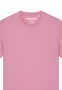 Kurzarm-T-Shirt aus leichtem pinkfarbenem Baumwollstoff, rundem Halsauschnitt, mit einem Etikett mit dem Markennamen "watapparel" im Kragen. Glatte Textur.
