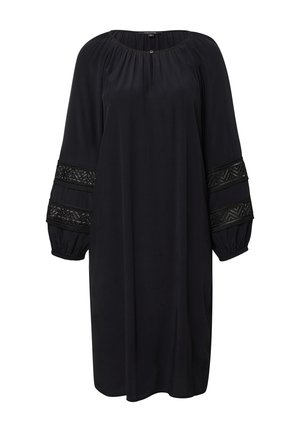 Zwarte jurk met een ronde halslijn, geplooide details en lange puffmouwen met gegoten zwarte kantaccenten.