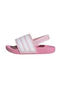 Sandalo in slide rosa con una larga fascia bianca a righe, suola in gomma e un sottopiede texturizzato; presenta una fascia posteriore per supporto e aderenza.