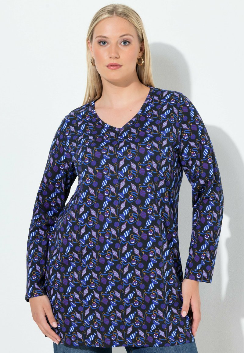 Pitkähihaisen tunikan tummansininen väri toistaa värikkäitä jälkiruokia ja välineitä, ja siinä on V-pääntie sekä rento istuvuus.