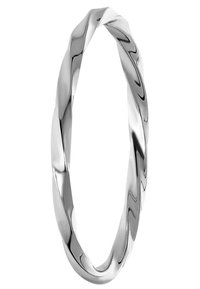 Draaiende zilveren metalen ring met een gladde, reflecterende oppervlakte en een naadloze, verlengde vorm. Geen versieringen of extra details.