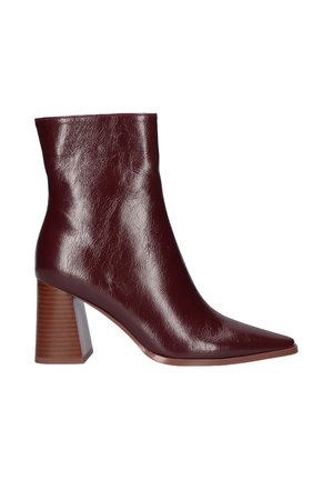 Botines - wine