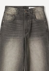 Bershka SUPER-BAGGY - Ohlapne kavbojke - black