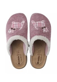 Pantofole rosa lavorate a maglia con un morbido rivestimento bianco, caratterizzate da una silhouette di cane a motivi scozzesi ricamata sopra. Texture morbida e design aperto sul retro.