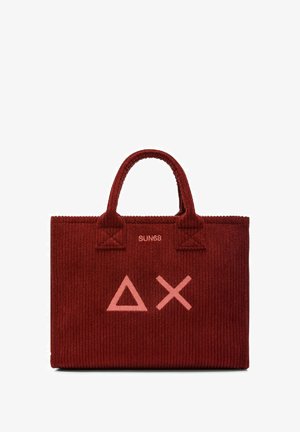 Borsa tote in corda rossa con due manici corti, decorata con simboli grafici rosa e il nome del marchio "SUN68" ricamato sul fronte.