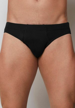 Schwarze Baumwollslips mit engem Sitz, flachen Nähten und einem tief sitzenden Bund. Glatte Textur ohne sichtbare Muster oder Akzente.