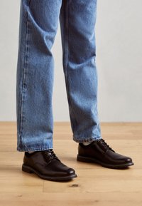 Valitud, black