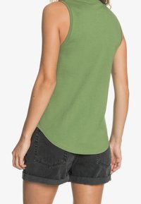 Roxy Linne - green