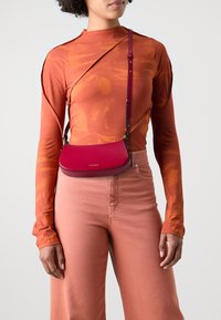 Coccinelle MERVEILLE COCKER - Borsa a mano - sangria