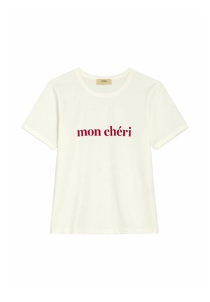 Biała koszulka z krótkim rękawem z czerwonym napisem "mon chéri" umieszczonym na środku przodu oraz okrągłym dekoltem.