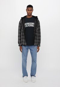 Noon Goons LOCAL UNISEX - T-shirt med print - dark navy