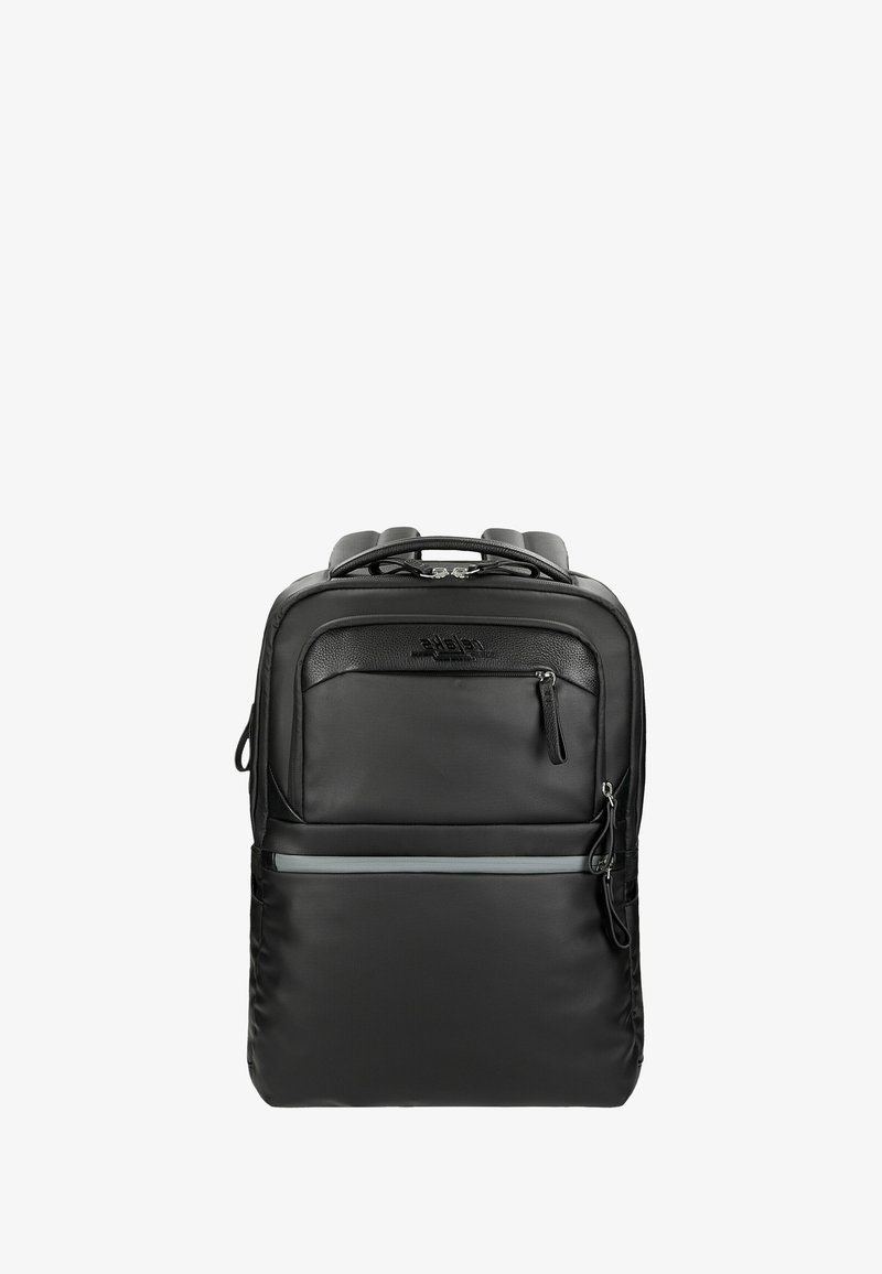 Černý obdélníkový batoh s několika kapsami na zip a polstrovanými popruhy, navržený pro každodenní nebo profesionální použití.