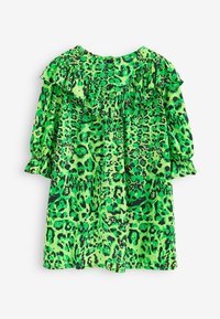 Robe verte à imprimé léopard avec un col froncé et des manches bouffantes. Fabriquée en tissu léger, elle présente une coupe décontractée et fluide.