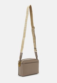 Coccinelle LIYA SIGNATURE - Umhängetasche - warm taupe