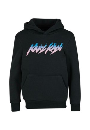 Svart hoodie med framficka, ribbad manschett och en grafisk logotyp i blå och rosa flamdesign över bröstet.