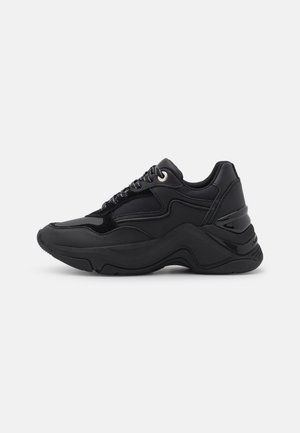 Trainers - black