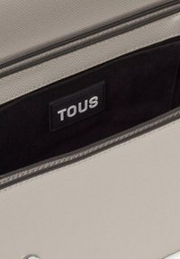 Tous BRENDA - Bandolera - gris