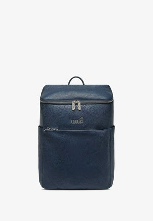 Marineblauer Lederrucksack mit strukturierter Oberfläche, einem oberen Reißverschluss, einer vorderen Reißverschlusstasche und einem Tragegriff oben. Mit Markenlogo.