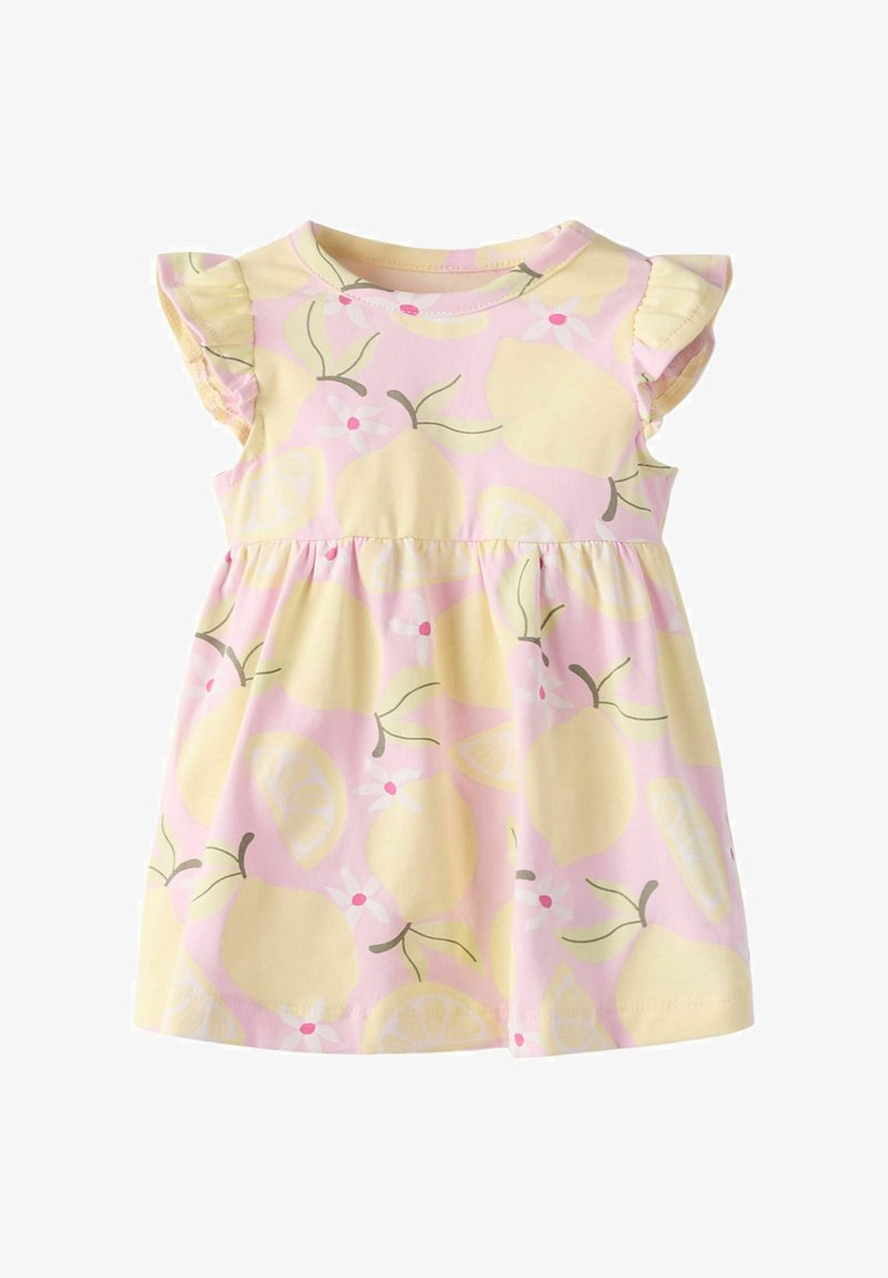 Vestido para niña pequeña con mangas cortas de volantes, fondo rosa y estampado de limones amarillos y flores blancas.