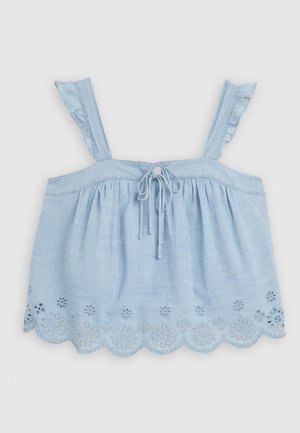 Haut en coton bleu clair avec un buste froncé, bretelles spaghetti ajustables et ourlet en dentelle florale brodée. Bords des bretelles à volants.