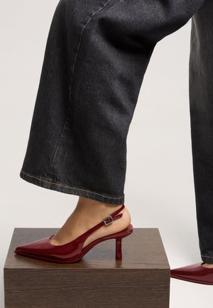 Bershka Klasične cipele s visokom petom - dark red