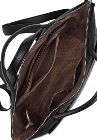 Schwarze Lederhandtasche mit Reißverschluss. Das Innere ist mit braunem Stofffutter mit Punkten ausgestattet und verfügt über mehrere Taschen zur Organisation.