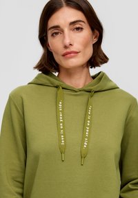 s.Oliver Felpa con cappuccio - guacamole