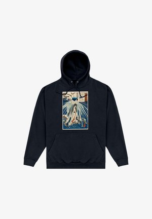 Černá mikina s kapucí se středovým grafickým prvkem, na kterém je japonská ilustrace postavy mezi vlnami a mraky. Šňůrky v kapuci.