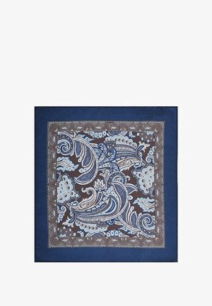 Jedwabny kwadratowy szalik z wzorem paisley w niebieskim, białym i brązowym kolorze, wykończony misternymi szczegółami w kremowym i brązowym odcieniu.