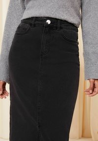 Friends Like These SPLIT REGULAR FIT - Krilo iz džinsa - black